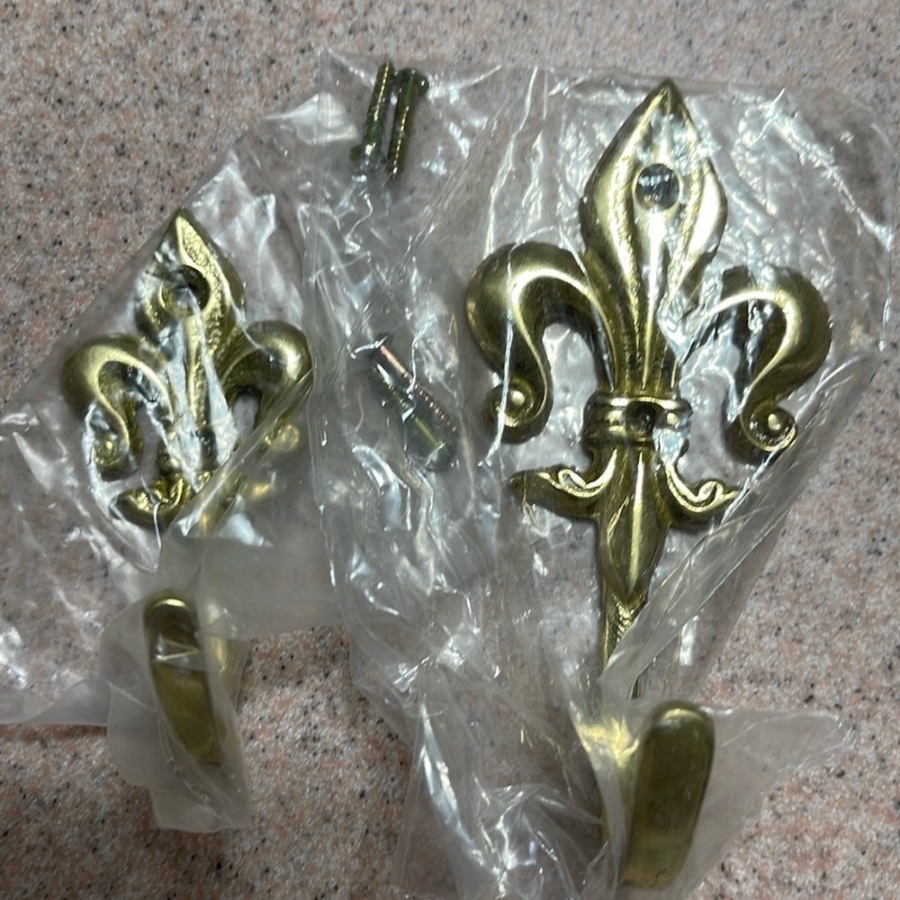 Vintage Brass Wall Hook Fleur-de-lis NWT